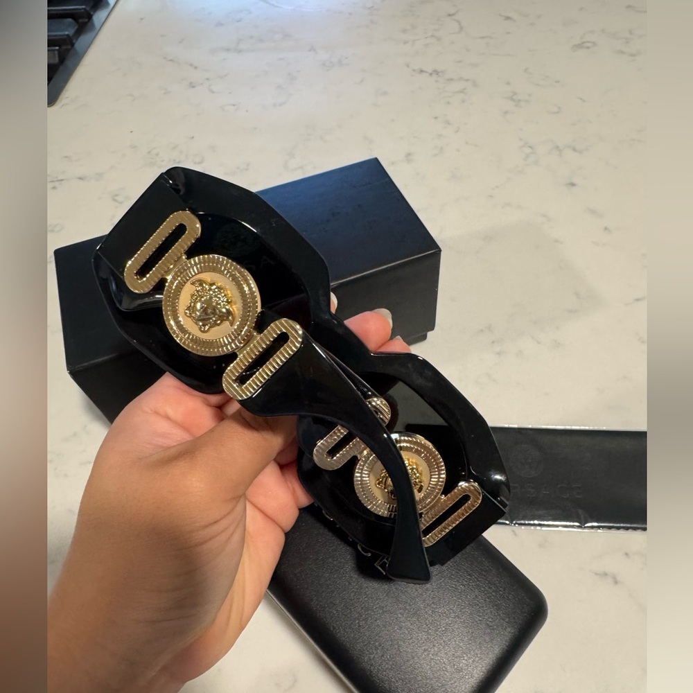 ONE DAY SALE✨
SALE✨Versace Black and Gold Sunglasses Modern Design - Picture 14 of 16